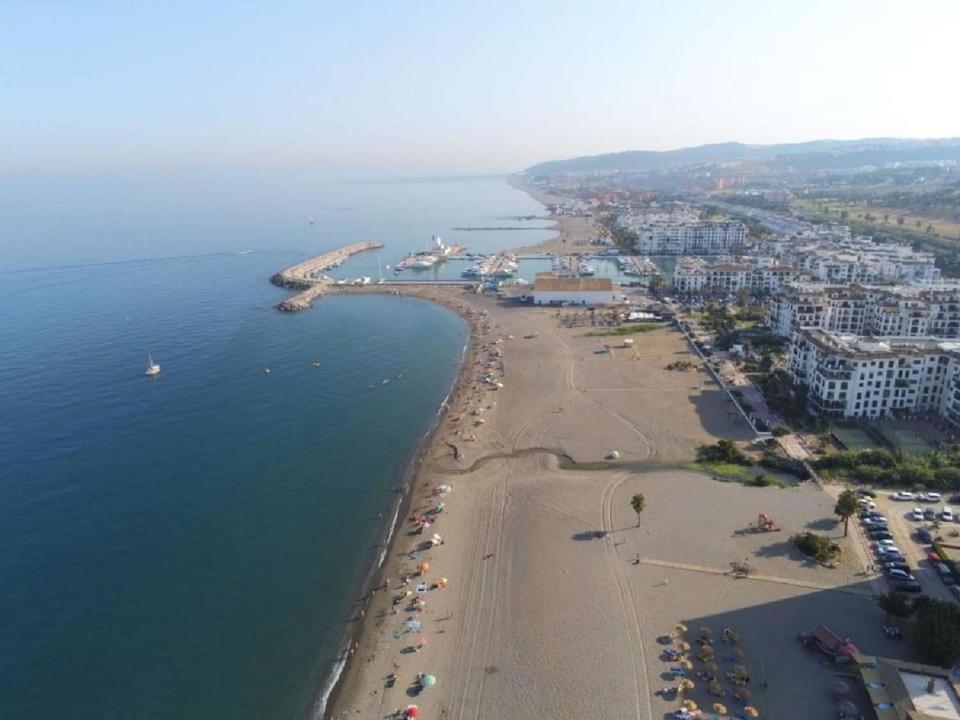 Personal Y Coqueto En Primerisima Linea De Playa, En La Costa Del Sol. Puerto De La Duquesa Castillo de Sabinillas エクステリア 写真
